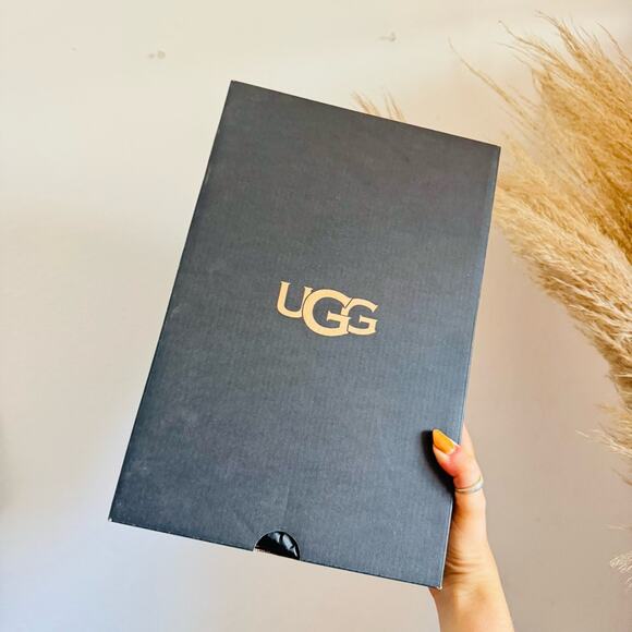 NEW UGG Brown Tan Suede Fur Lined Neumal Boot Slip On Chukka Ankle Booties 10.5 - Picture 2 of 12